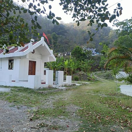 Swami Samarpan Ashram Acomodação com café da manhã Rishīkesh Exterior foto