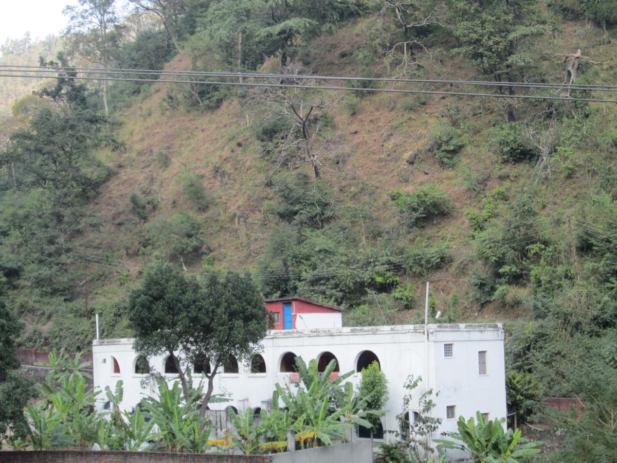 Swami Samarpan Ashram Acomodação com café da manhã Rishīkesh Exterior foto